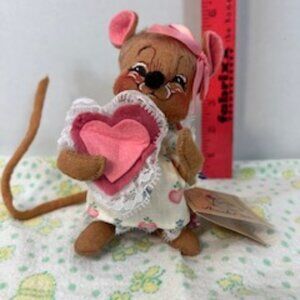 Annalee Valentine Mouse Holding Heart 1990 5" NWT